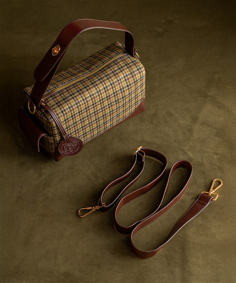 Bonbon Tweed by Theater - A Classic Crossbody Bag in Textured