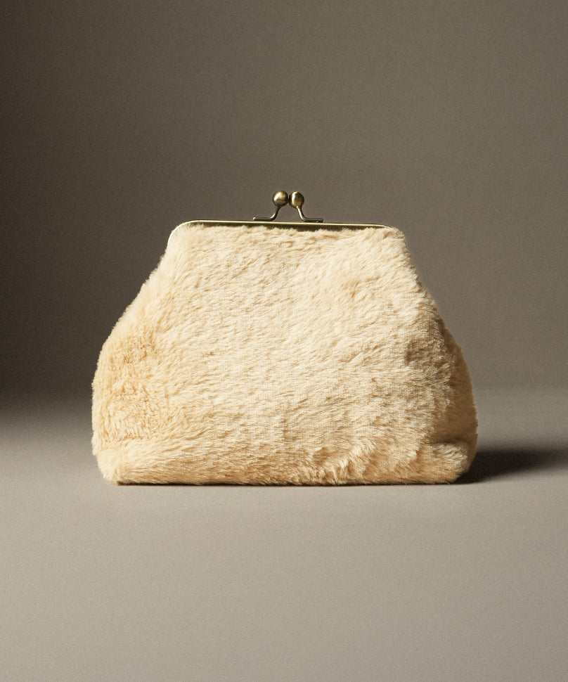 Theater Portia - Posh Golden Fur Clutch for Special Occasions