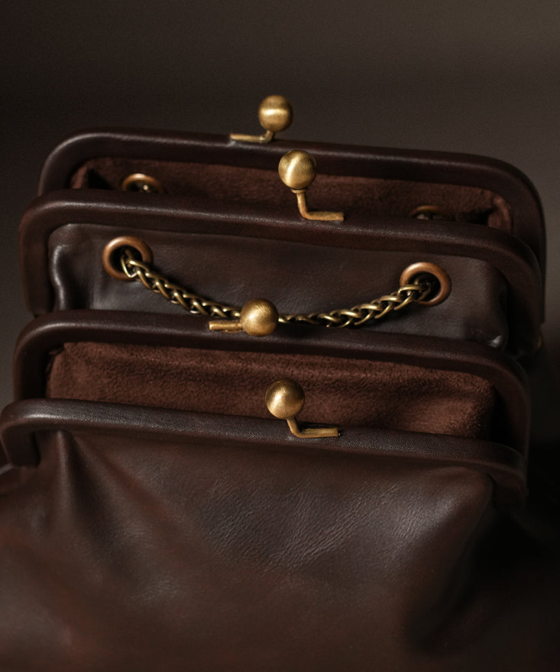 Theater Francesca Brown Kisslock Chain Bag | Vintage PU Handbag