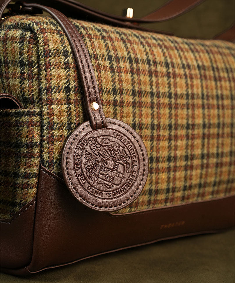 Bonbon Tweed by Theater - A Classic Crossbody Bag in Textured